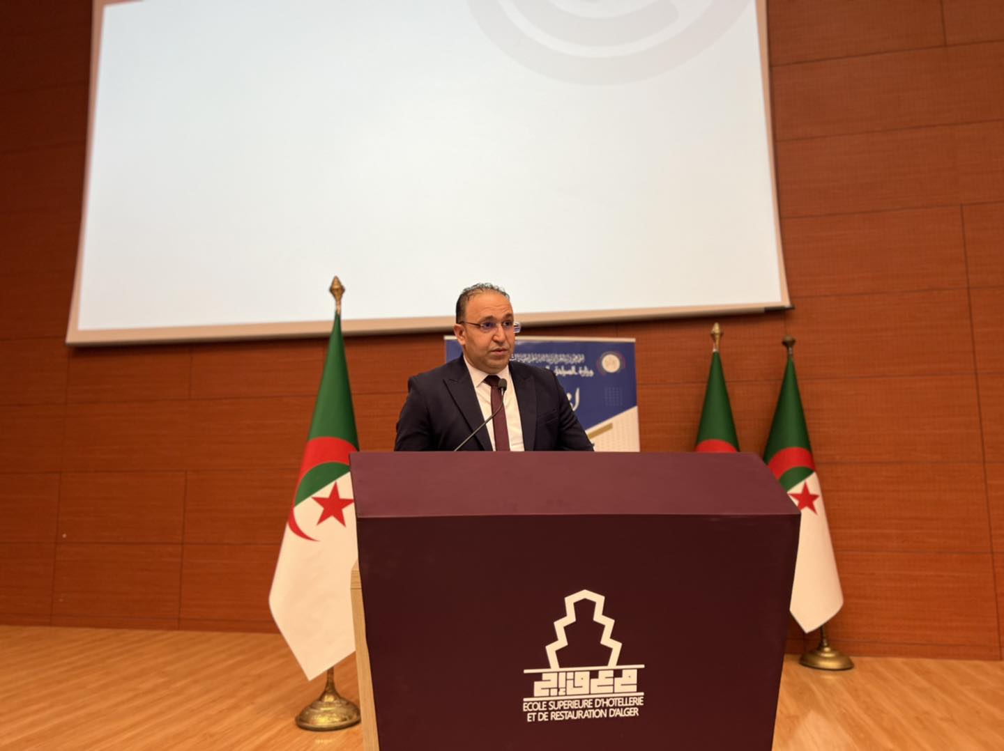 وزير السياحة