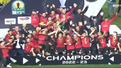 صورة سوسطارة تتوّج بلقب “الكاف” وتهدي الجزائر نجمة إفريقية