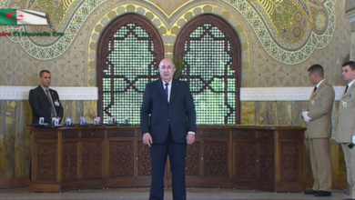 صورة يشرف رئيس الجمهورية على حفل منح الرتب والأوسمة لضباط الجيش الوطني الشعبي